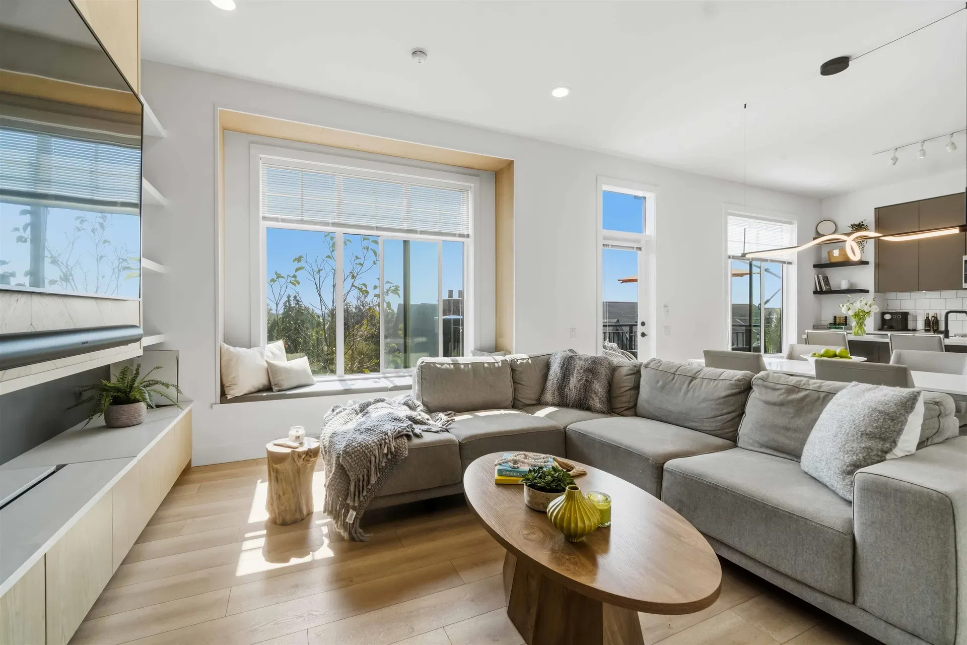 Photo 4 of 31 at #9 – 3552 Victoria Drive