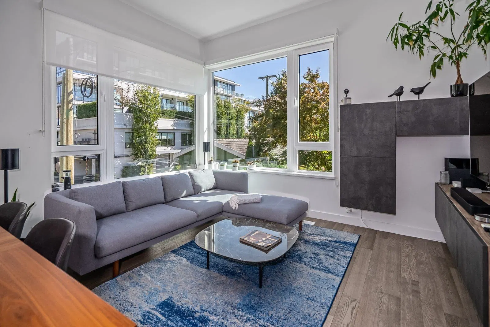 Photo 4 of 37 at 487 W 26th Avenue