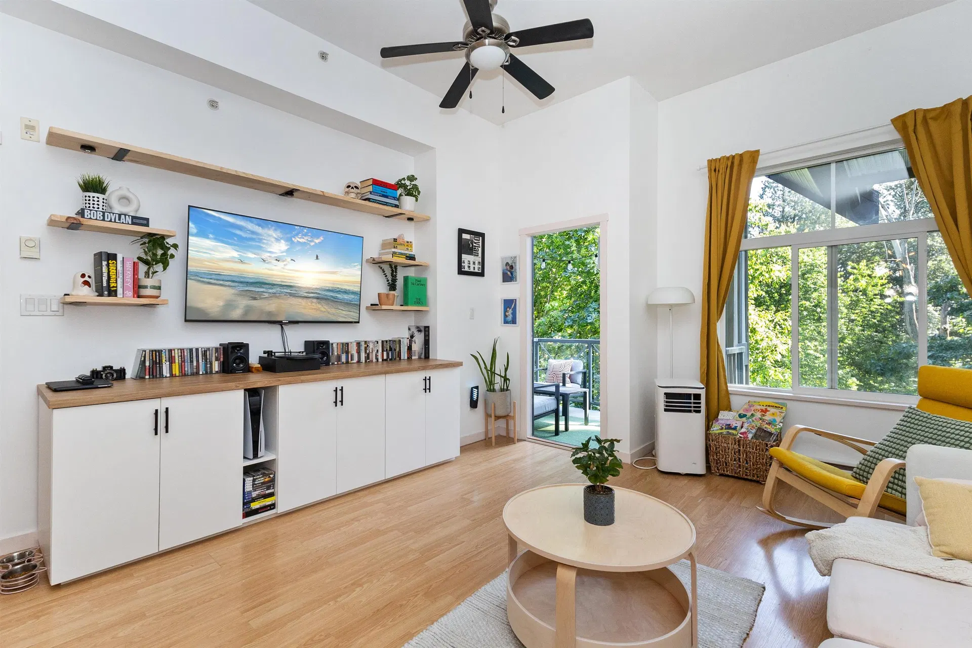 #406 – 33338 Bourquin Crescent