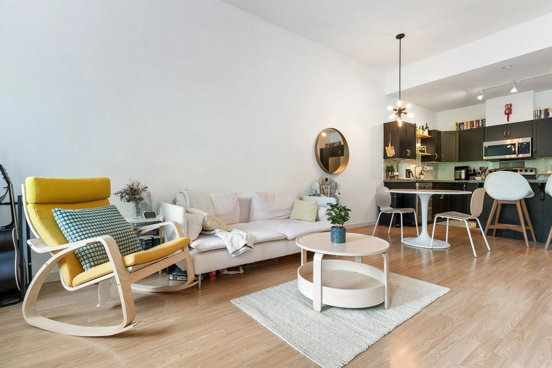 Photo 5 of 21 at #406 – 33338 E Bourquin Crescent