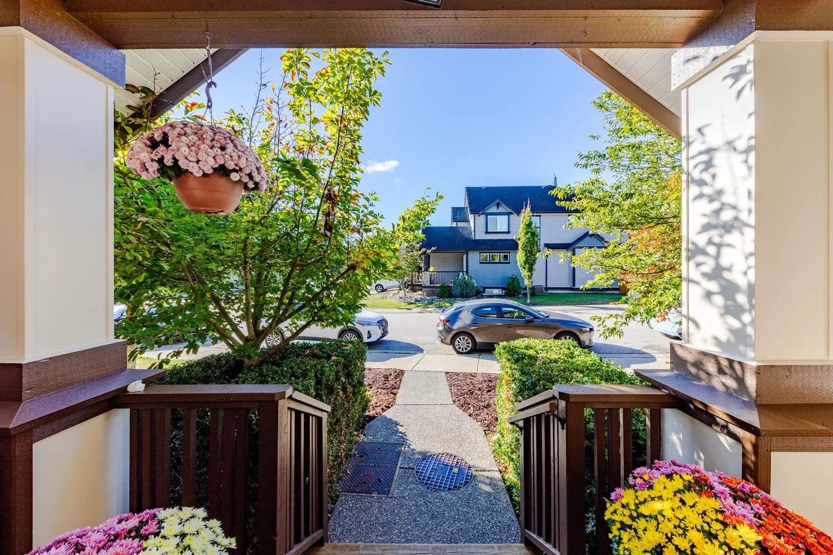 Photo 3 of 40 at 21161 79a Avenue