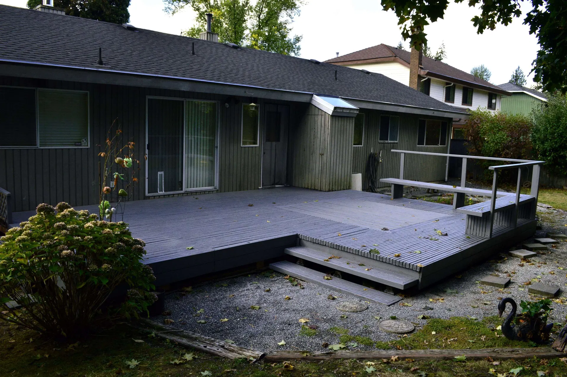 Photo 3 of 34 at 10430 Fraserglen Drive