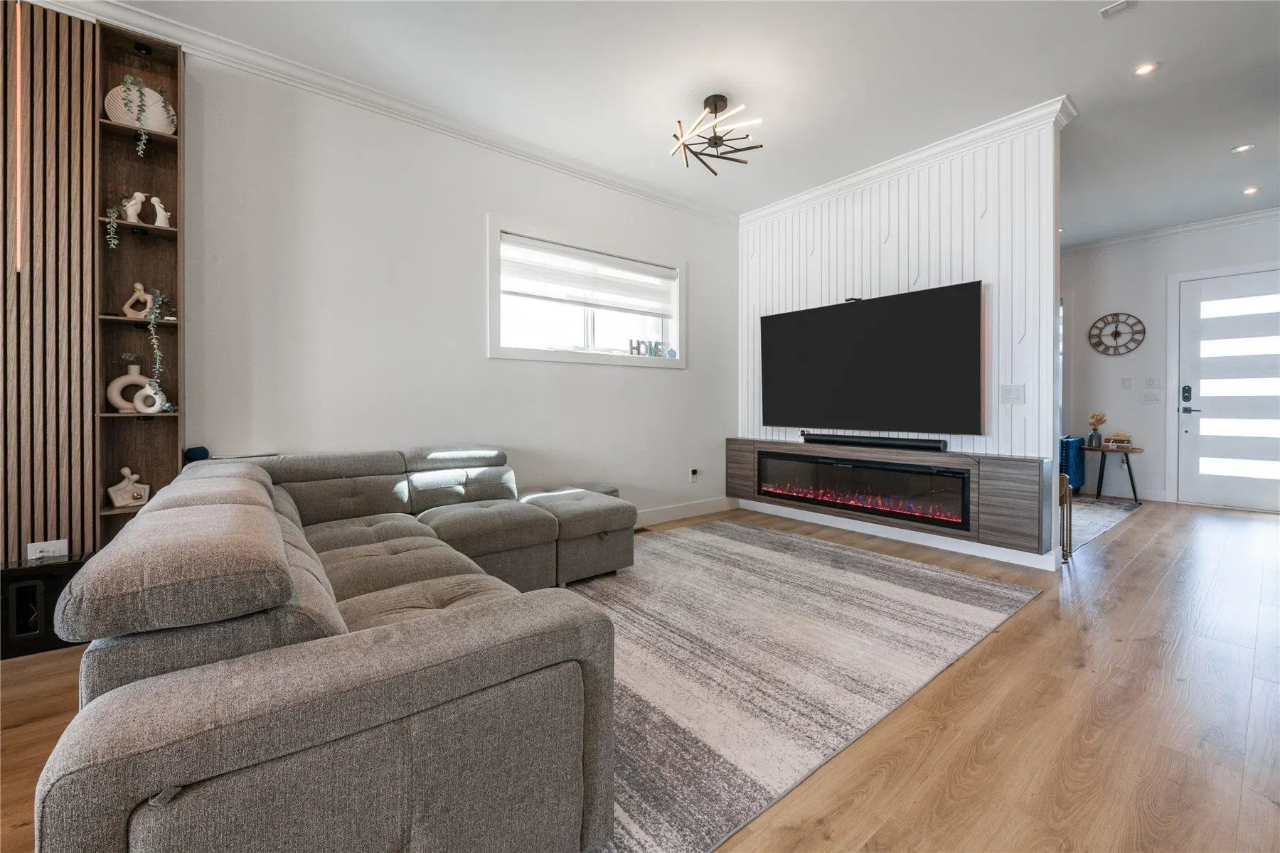 Photo 5 of 29 at 16737 15a Avenue