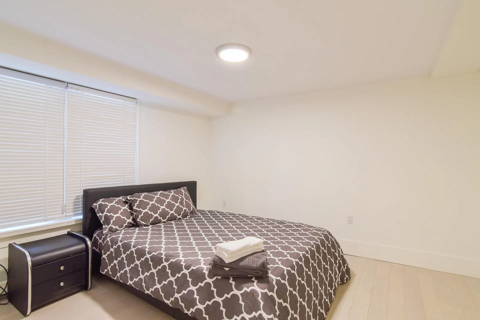 Photo 3 of 15 at #002 – 1425 Haro Street