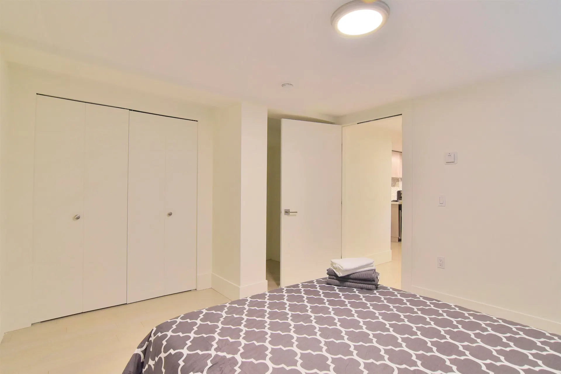 Photo 5 of 15 at #002 – 1425 Haro Street