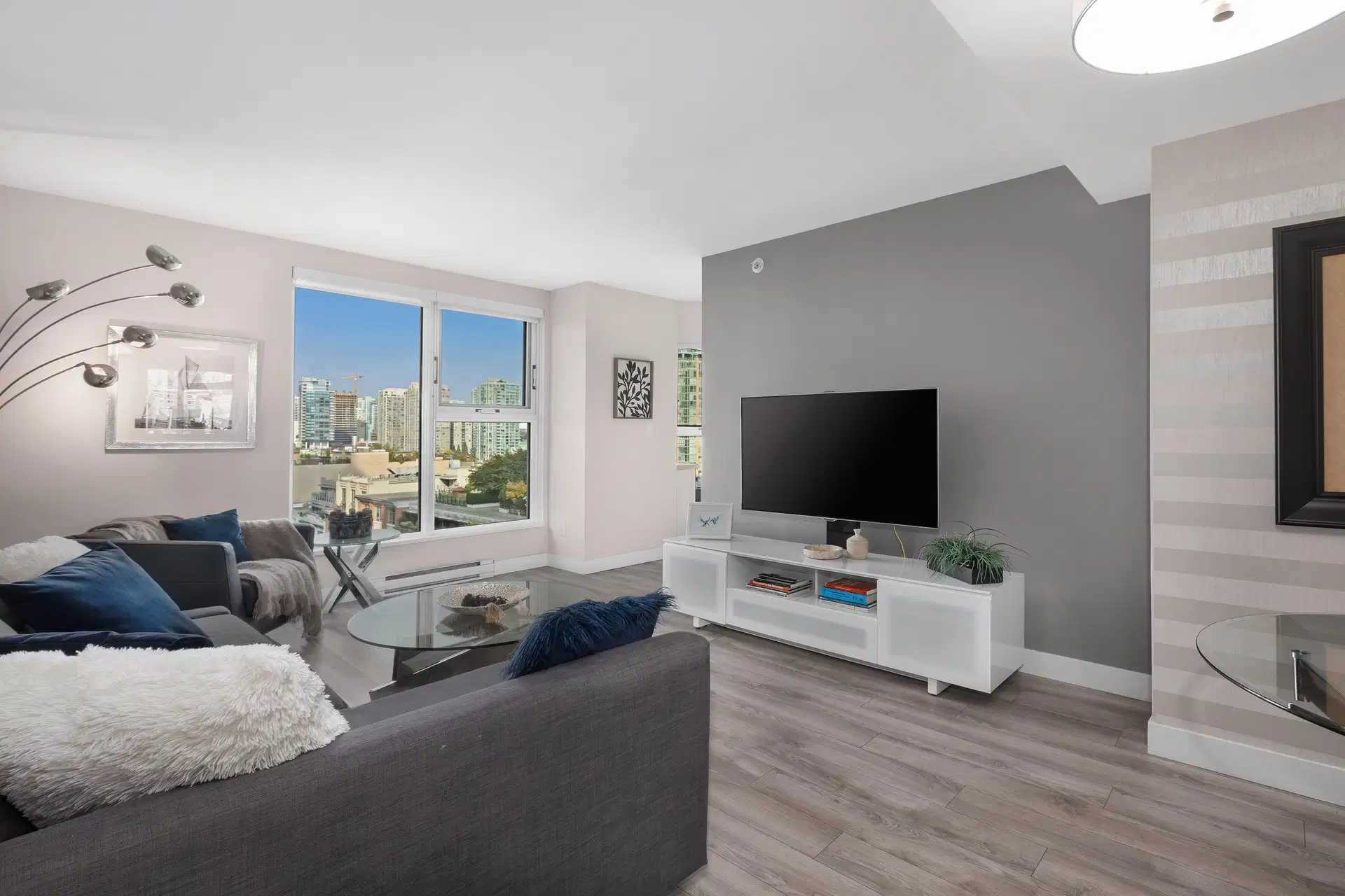 #1102 – 1323 Homer Street