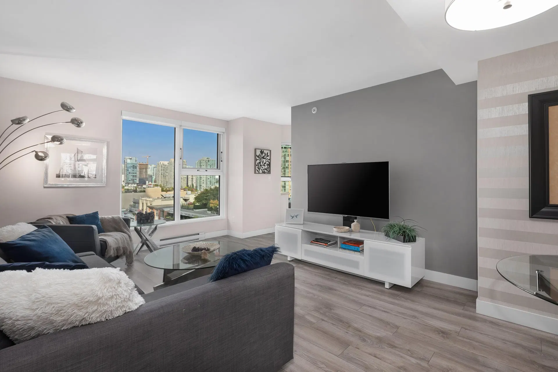 Photo 1 of 31 at #1102 – 1323 Homer Street
