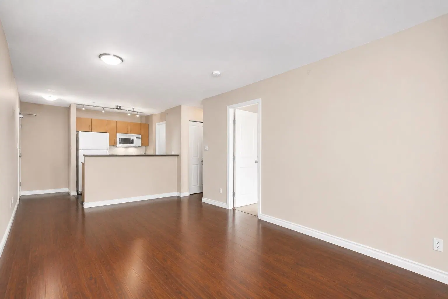 Photo 2 of 10 at #407 – 1295 Richards Street