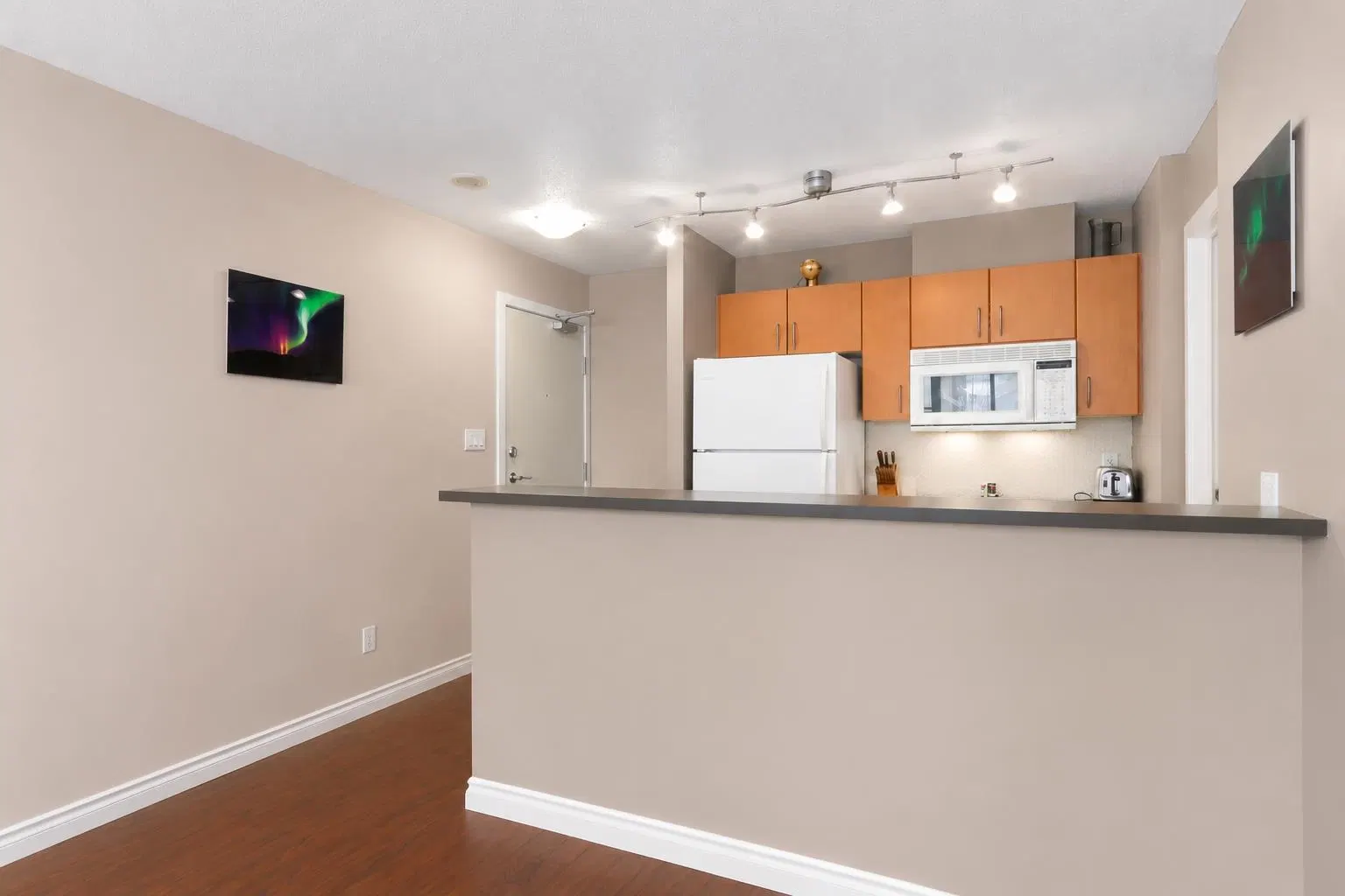 Photo 3 of 10 at #407 – 1295 Richards Street
