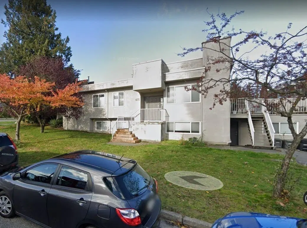 Photo 3 of 4 at 7972 Cambie Street