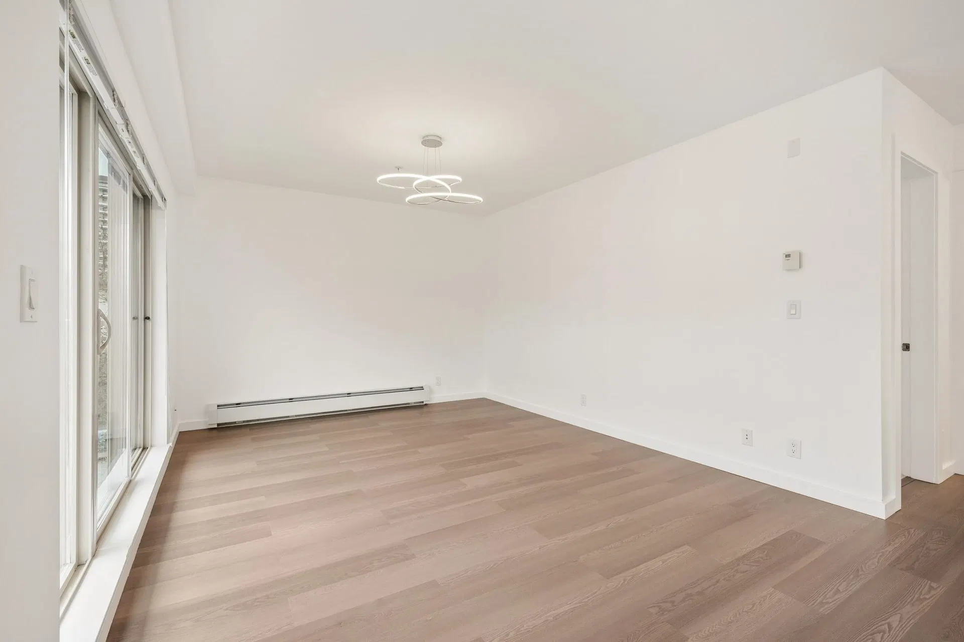 Photo 4 of 28 at #303 – 1033 St. Georges Avenue