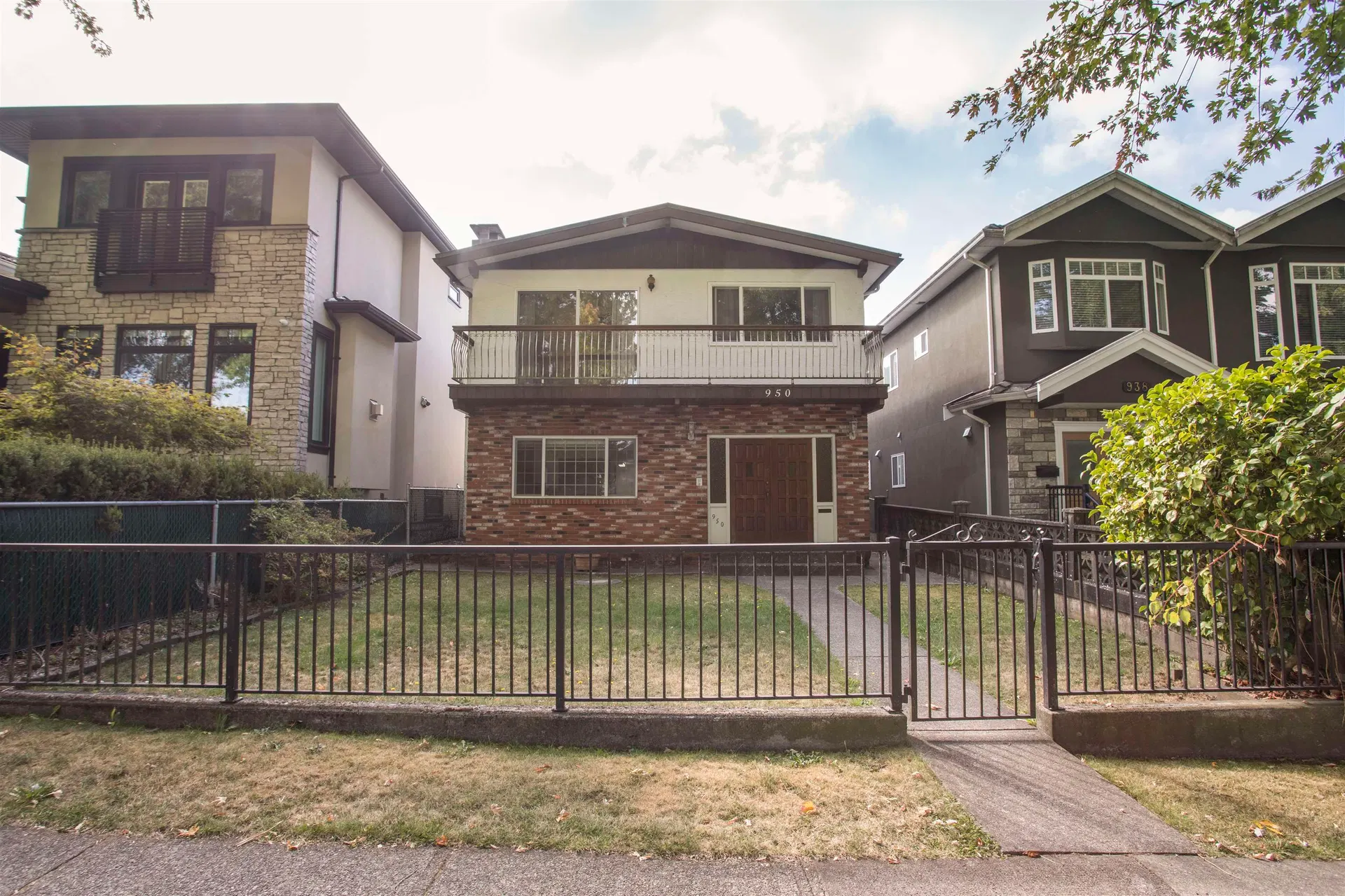 Photo 1 of 18 at 950 E 38th Avenue