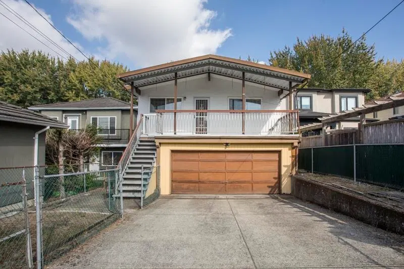 Photo 2 of 18 at 950 E 38th Avenue