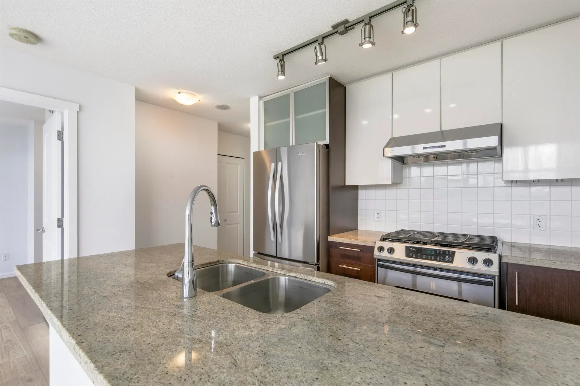 Photo 4 of 31 at #1006 – 2289 Yukon Crescent