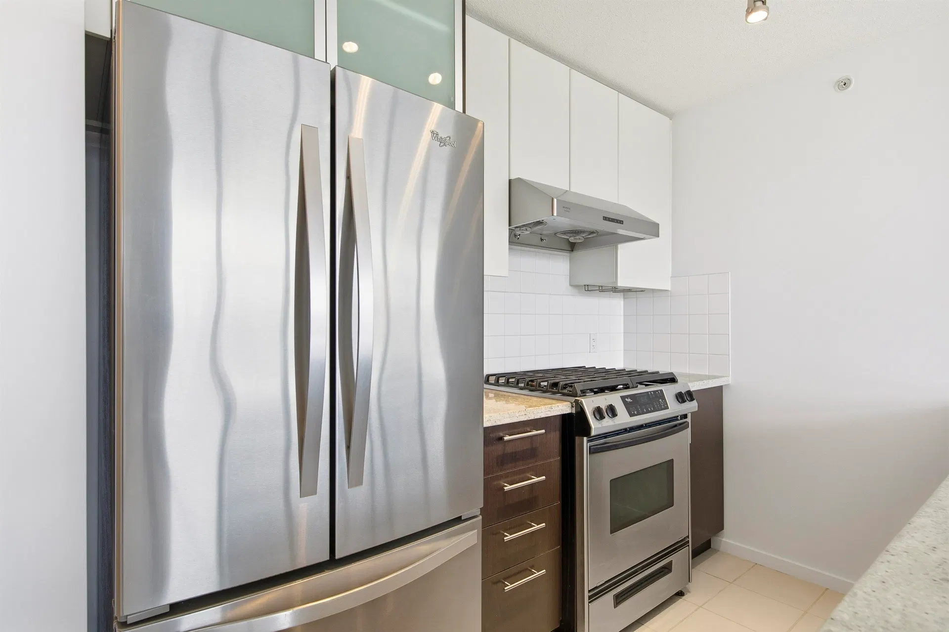 Photo 5 of 31 at #1006 – 2289 Yukon Crescent