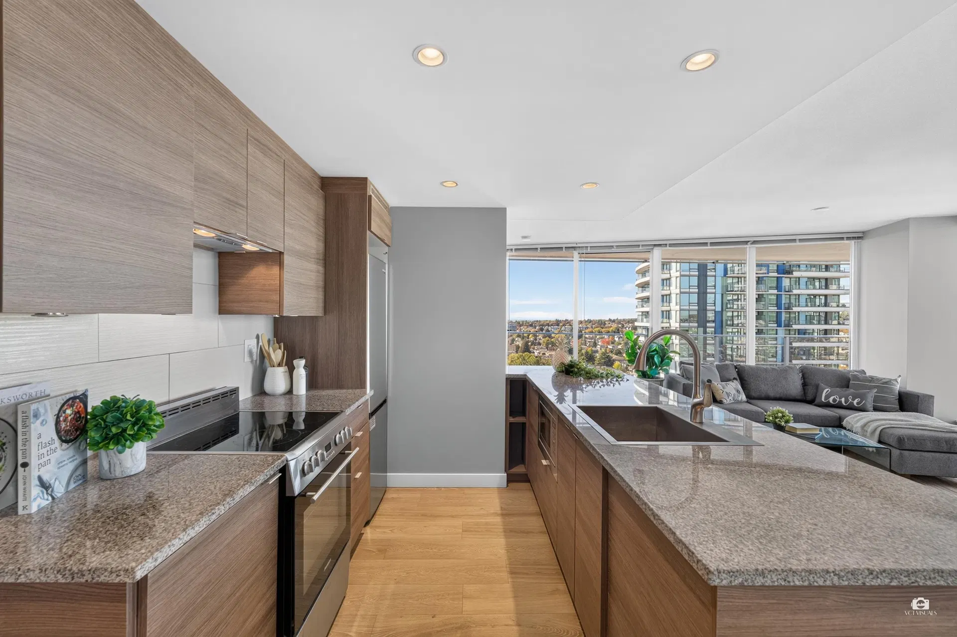 Photo 5 of 40 at #2506 – 488 SW Marine Drive