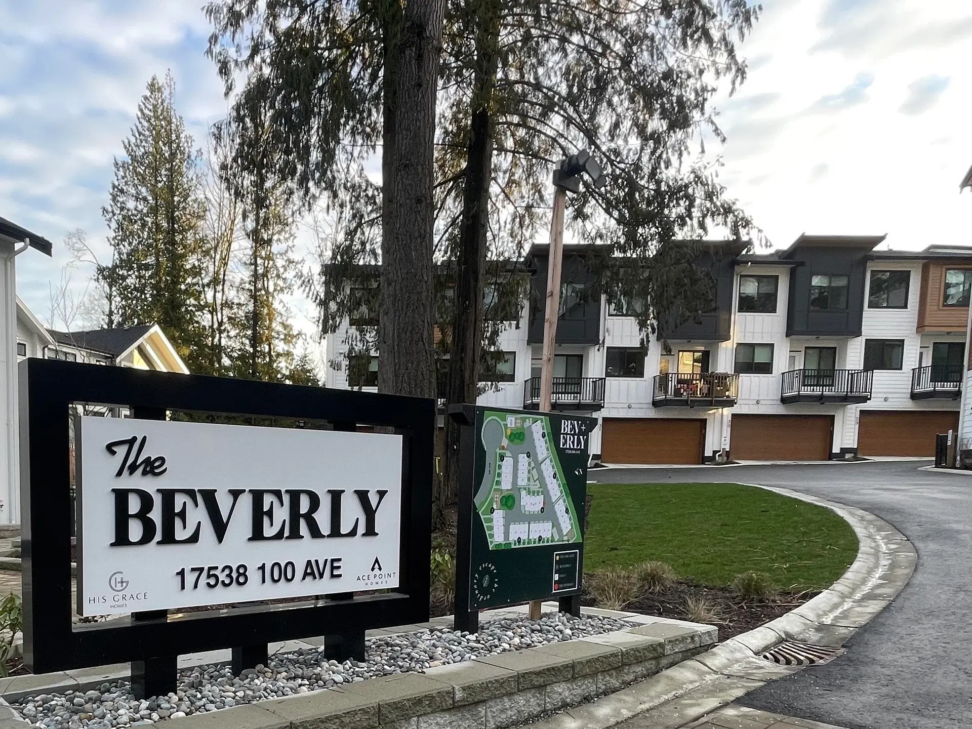 Photo 1 of 40 at #13 – 17538 100 Avenue