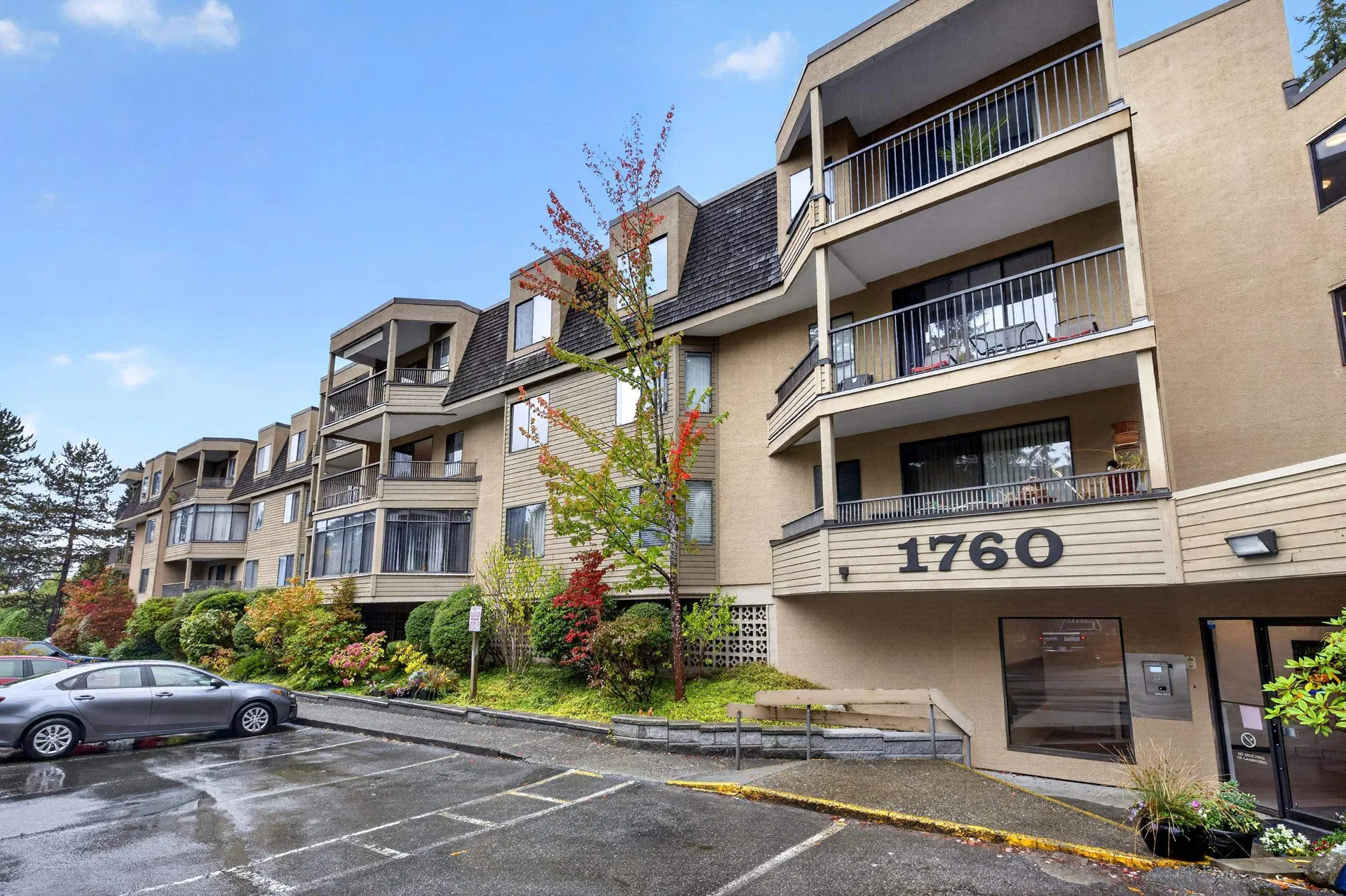 Photo 2 of 33 at #207 – 1760 Southmere Crescent
