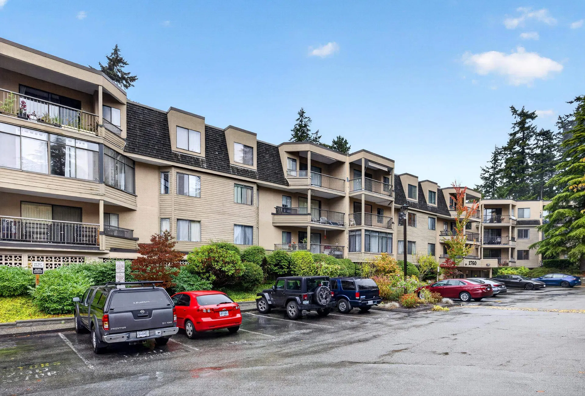 Photo 3 of 33 at #207 – 1760 Southmere Crescent