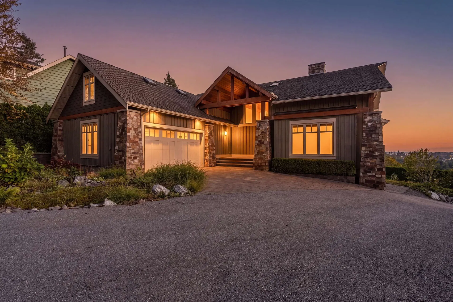 Photo 1 of 40 at 5575 Fairlight Crescent
