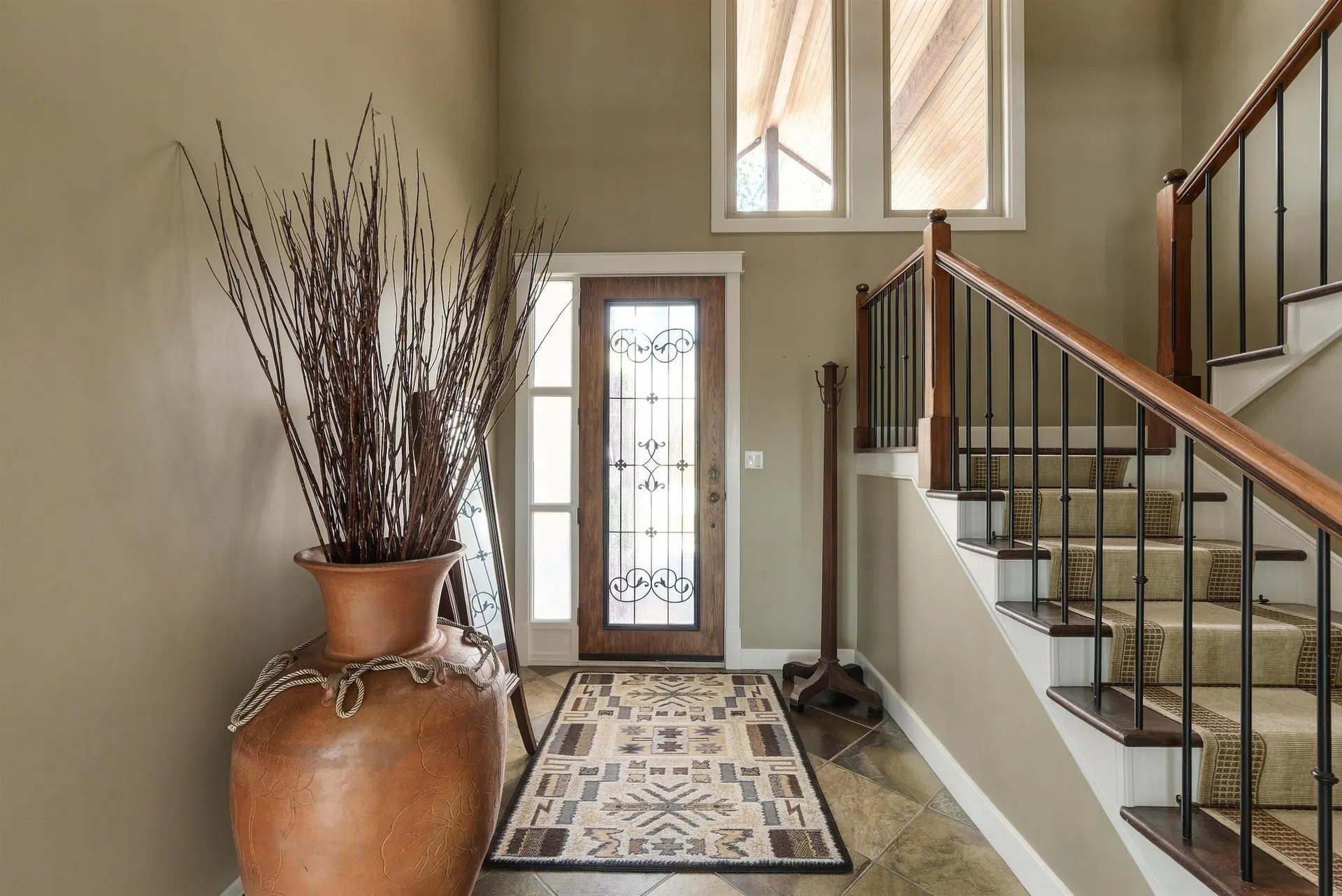 Photo 5 of 40 at 5575 Fairlight Crescent