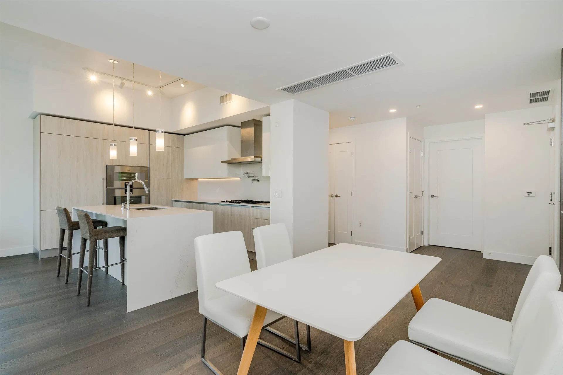 Photo 3 of 35 at #602 – 477 W 59th Avenue