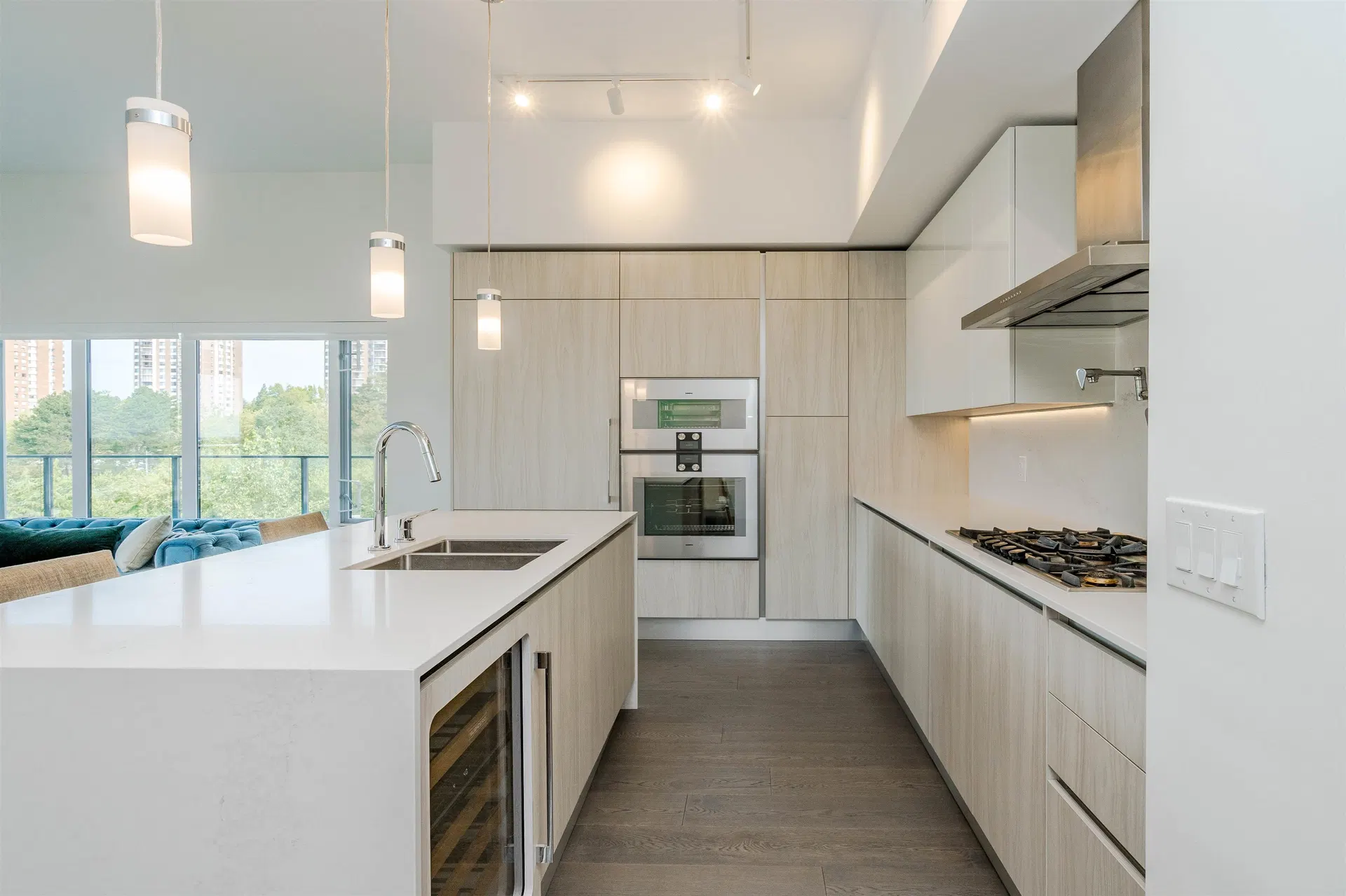 Photo 4 of 35 at #602 – 477 W 59th Avenue