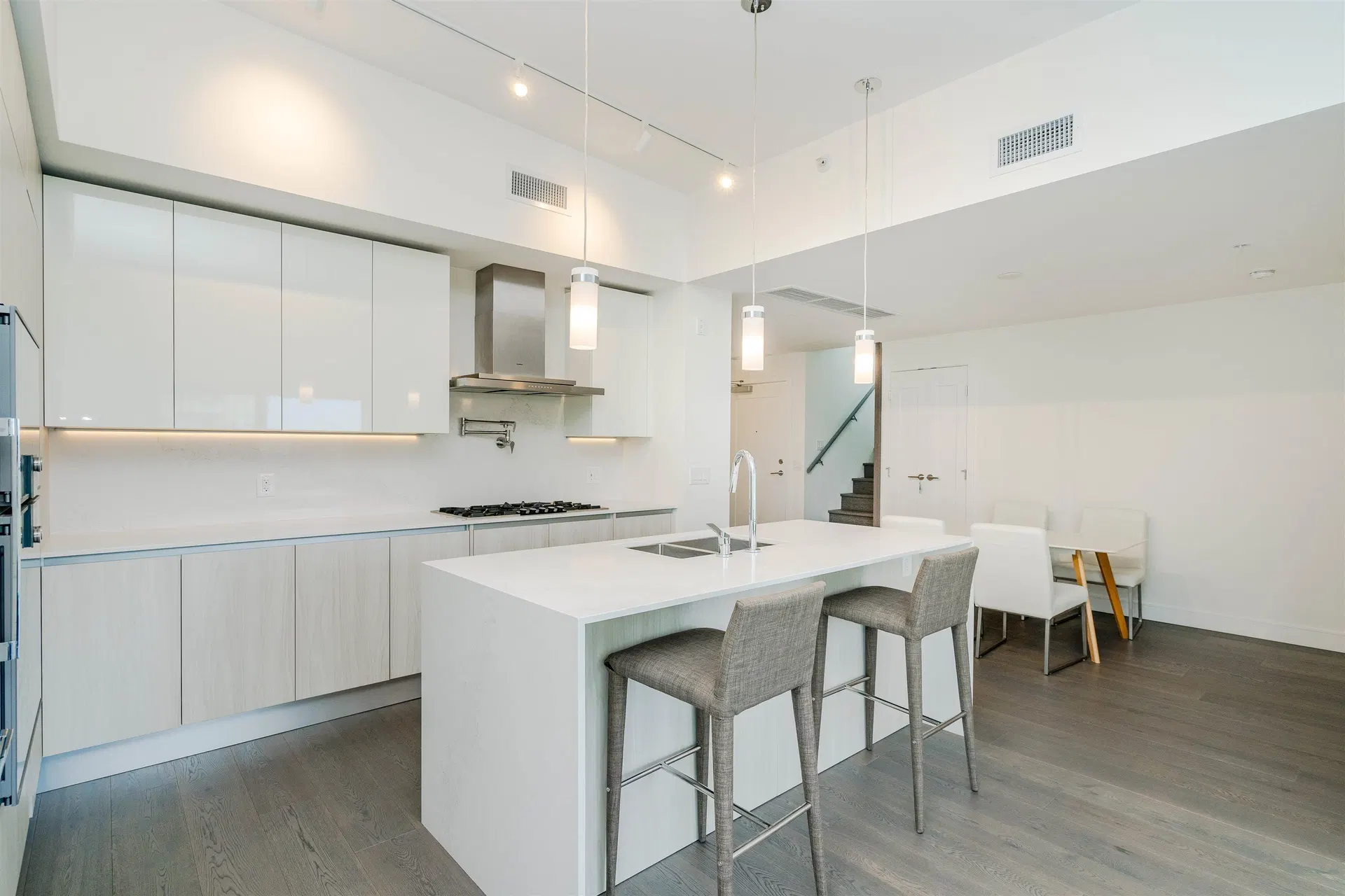 Photo 5 of 35 at #602 – 477 W 59th Avenue