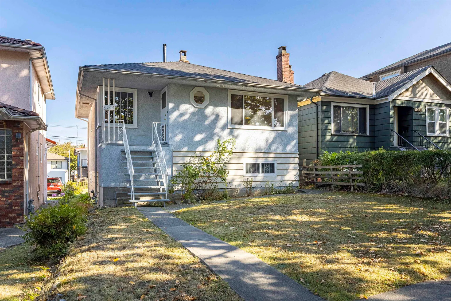 Photo 4 of 40 at 1060 Kelowna Street