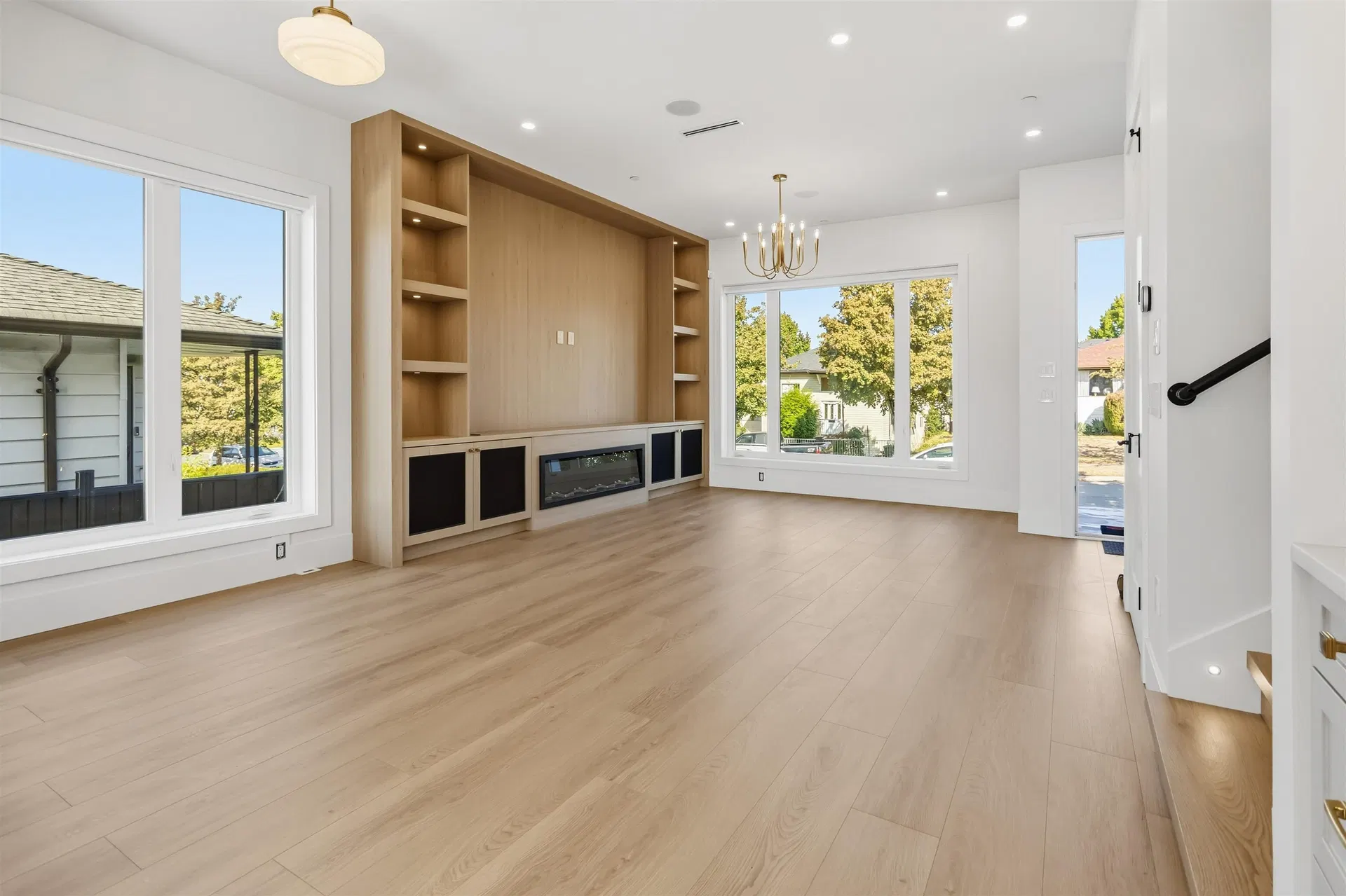 Photo 5 of 40 at 3290 E 48th Avenue