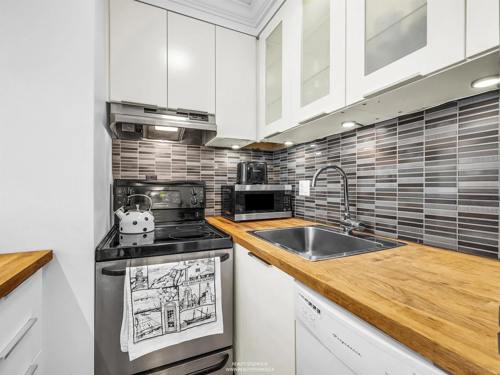 Photo 1 of 31 at #1205 – 1250 Burnaby Street
