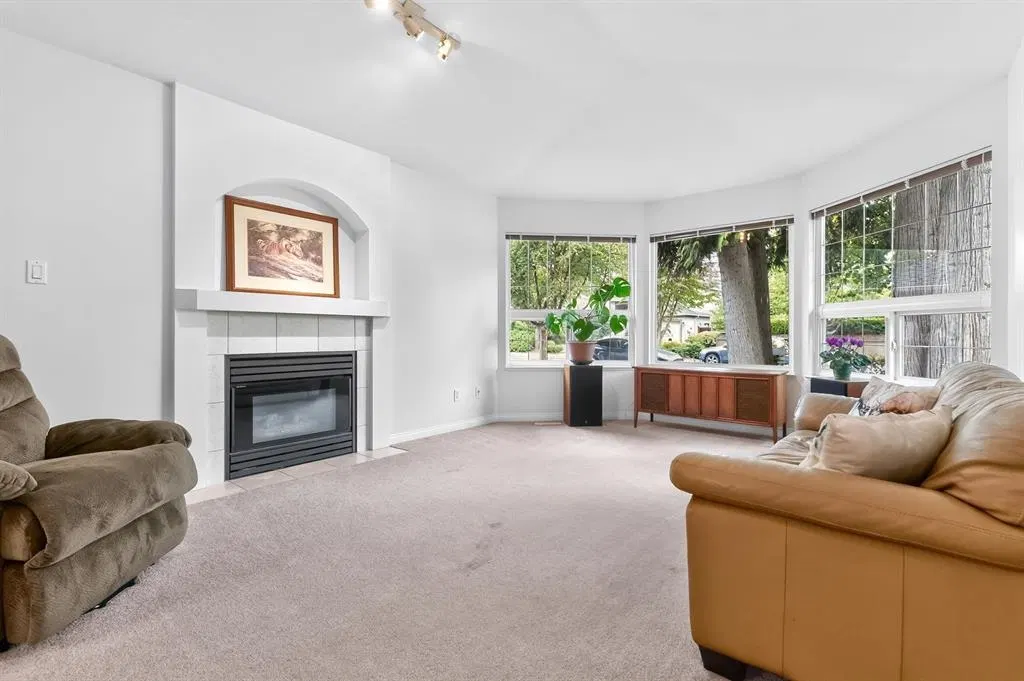 Photo 4 of 40 at 4484 210a Street