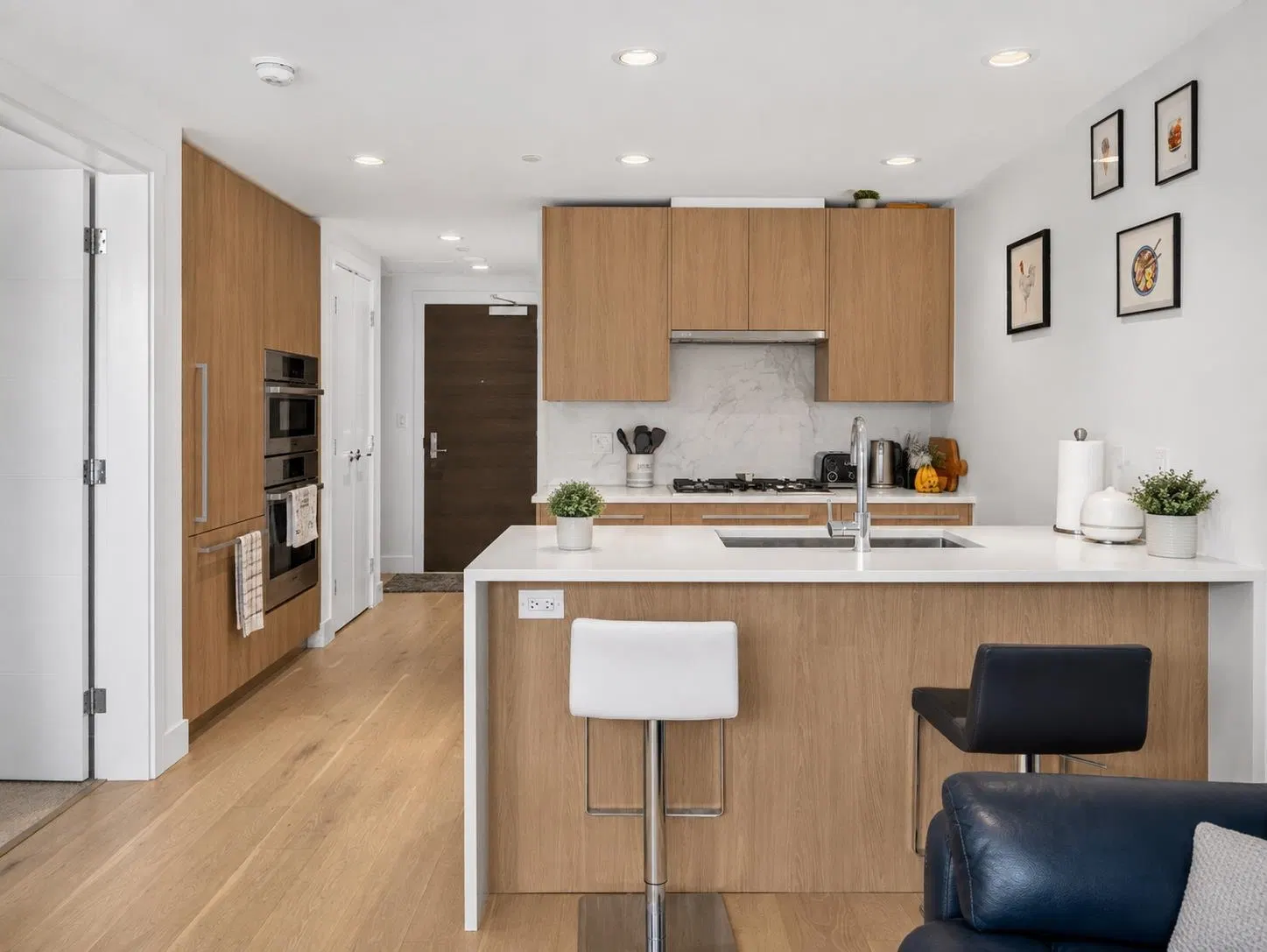Photo 5 of 39 at #902 – 1210 E 27th Street