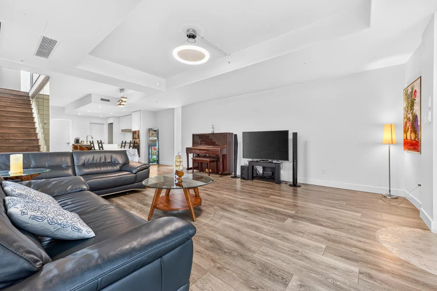 Photo 3 of 32 at 759 W 41st Avenue