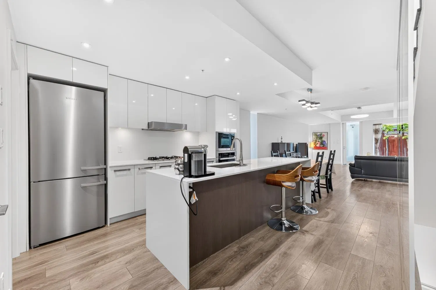 Photo 5 of 32 at 759 W 41st Avenue