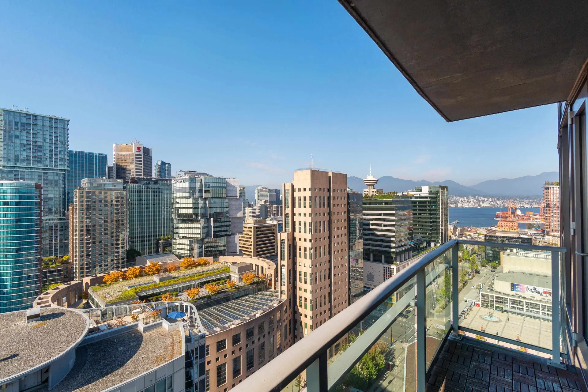 Photo 3 of 35 at #3301 – 233 Robson Street