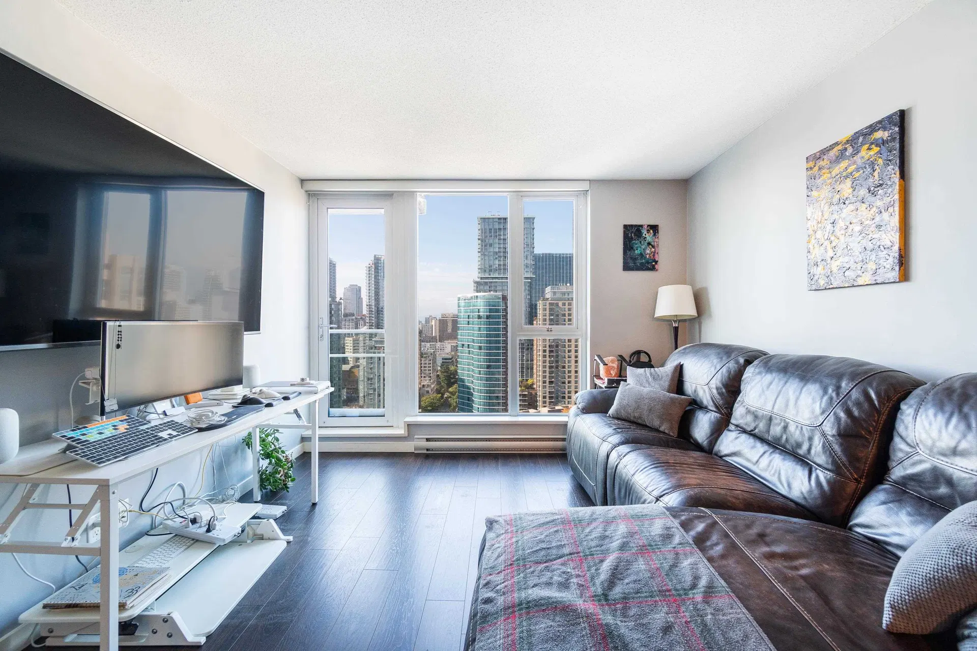 Photo 4 of 35 at #3301 – 233 Robson Street