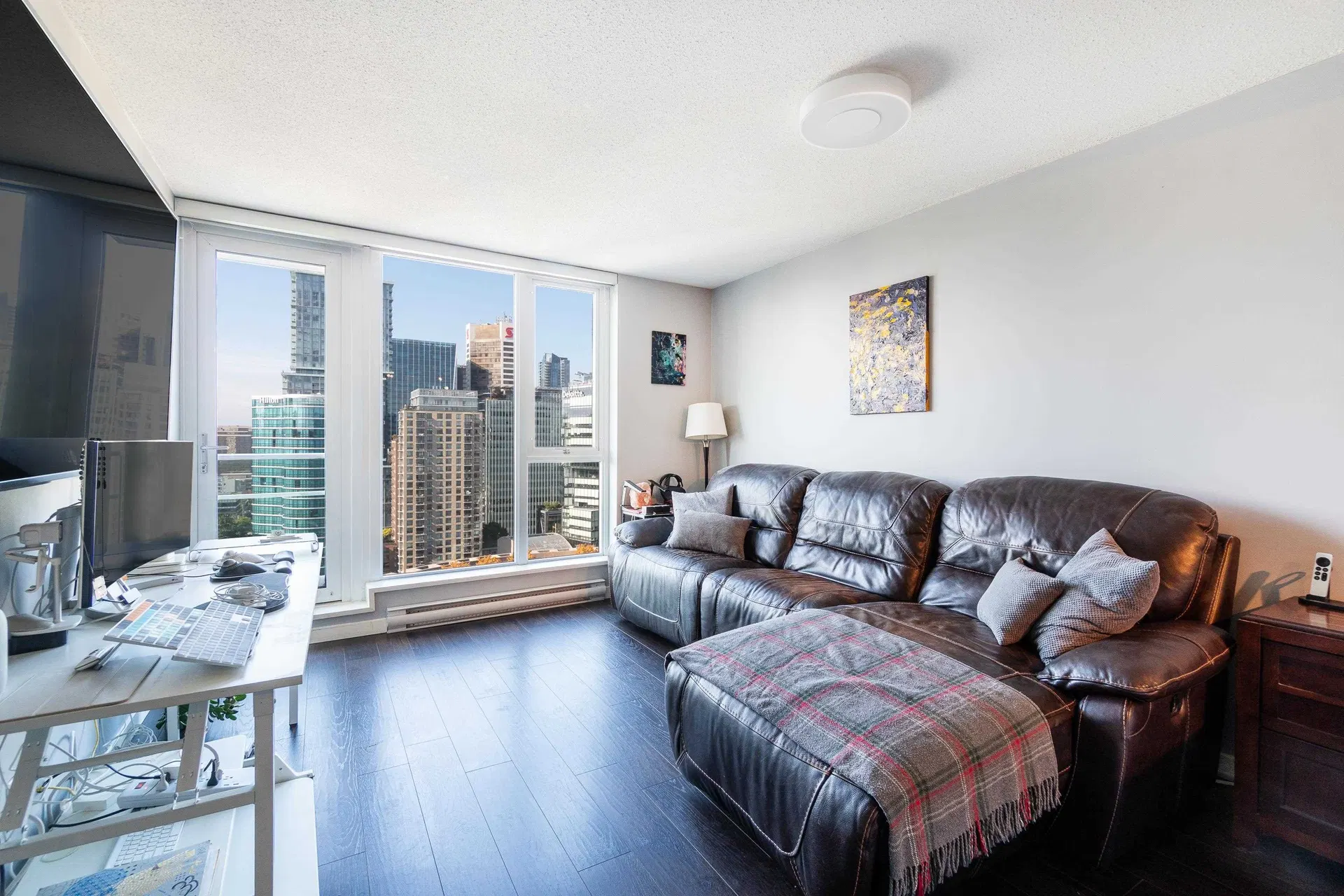 Photo 5 of 35 at #3301 – 233 Robson Street