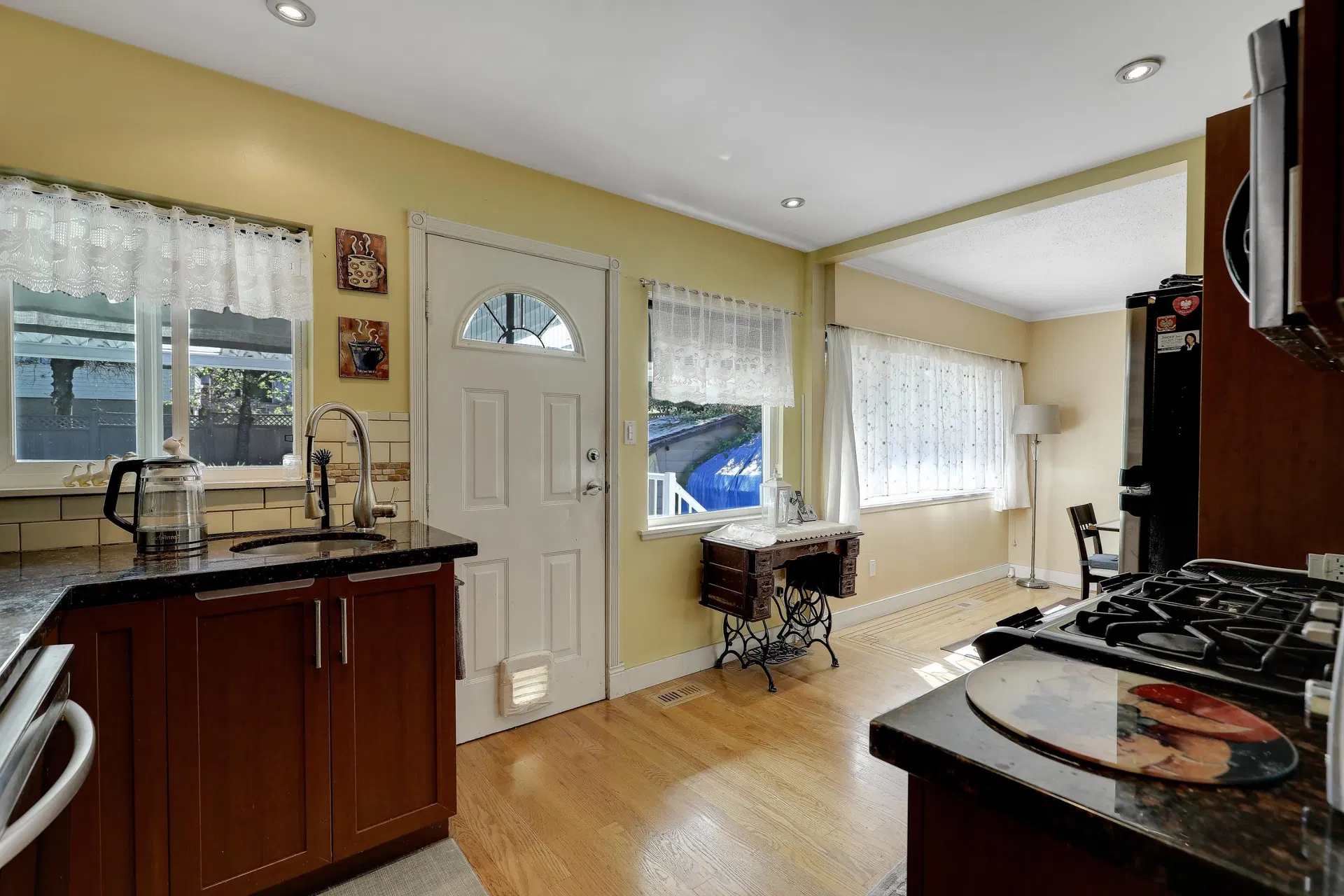Photo 5 of 40 at 11230 Lansdowne Drive