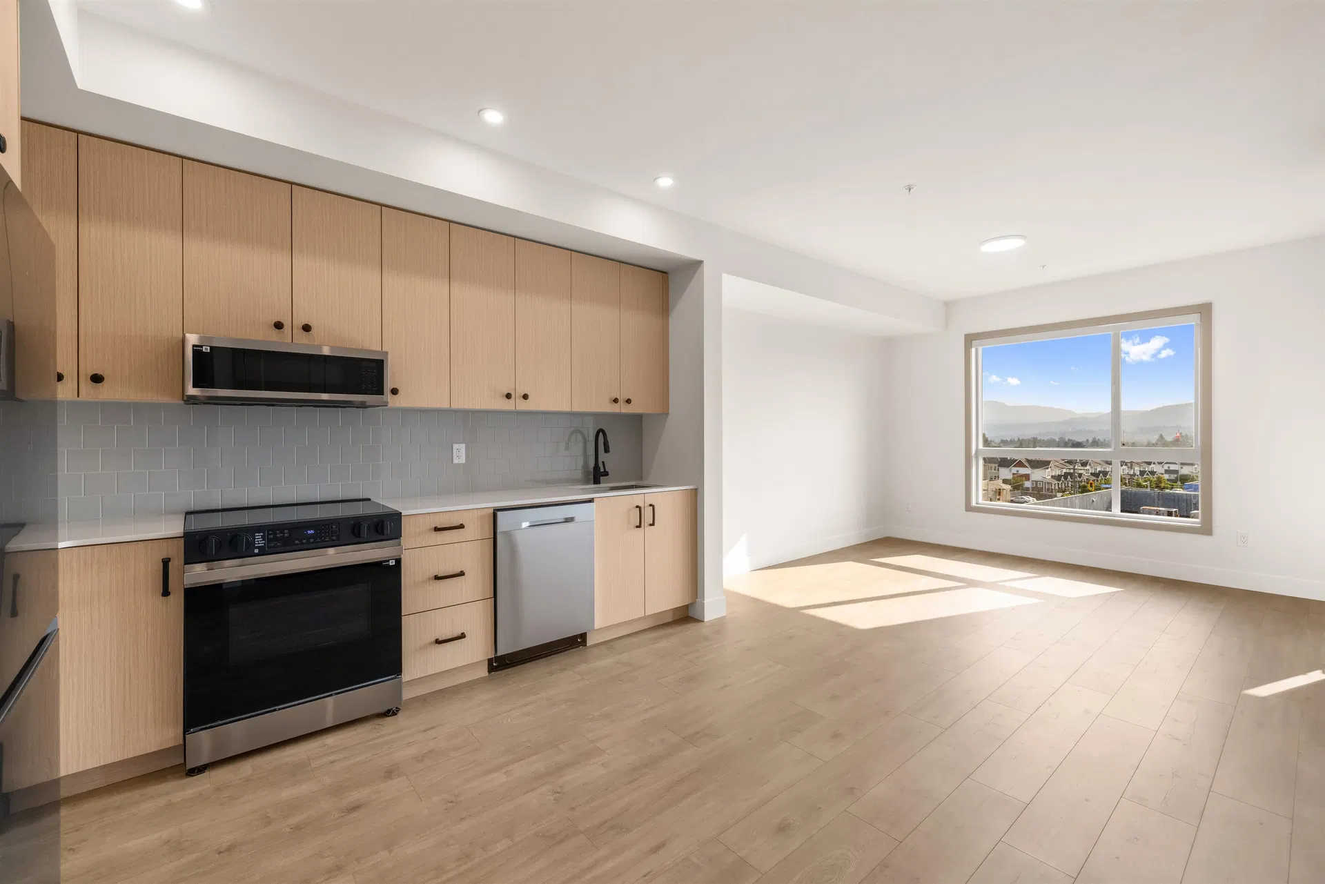 #311 – 32528 Simon Avenue