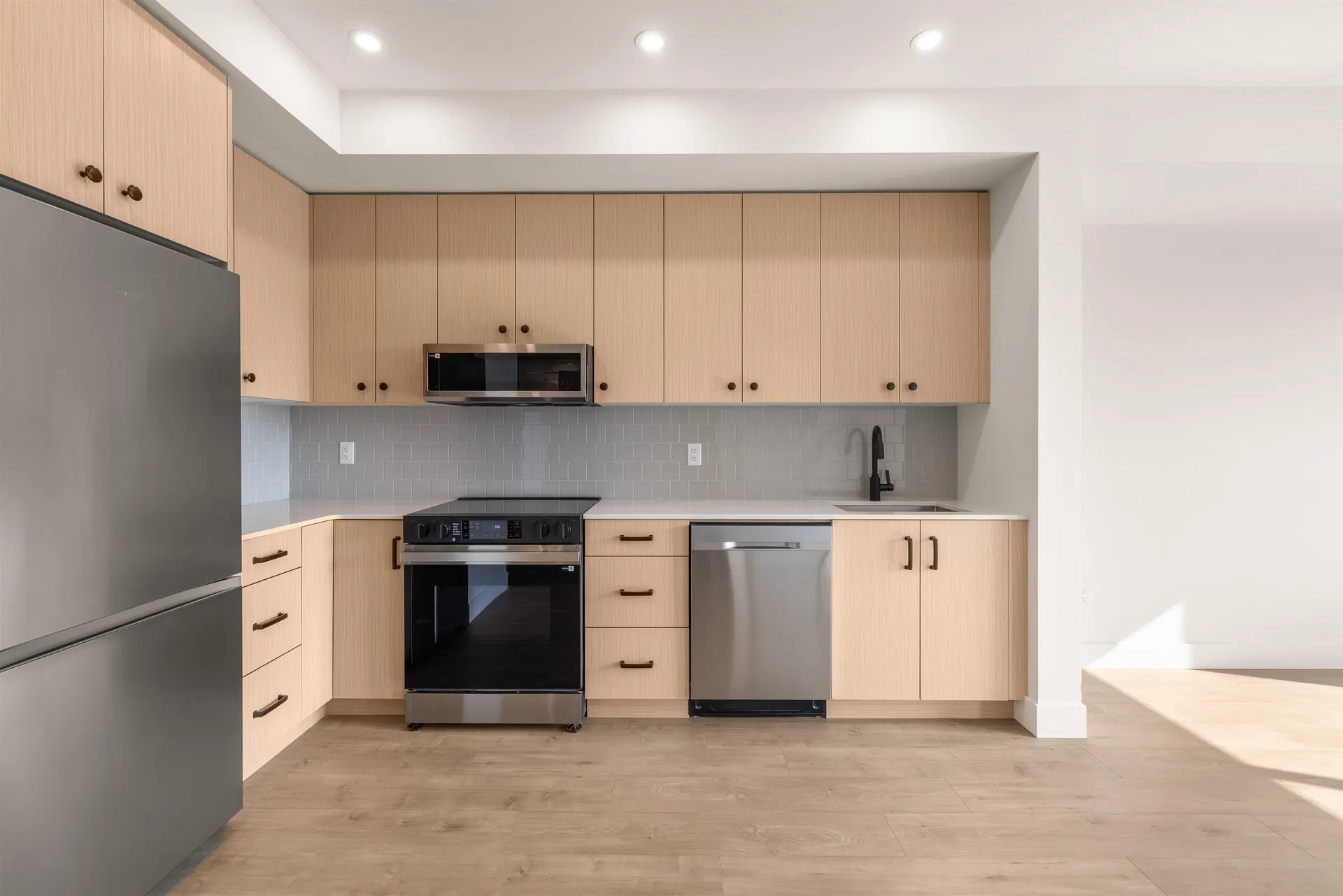 Photo 2 of 19 at #311 – 32528 Simon Avenue