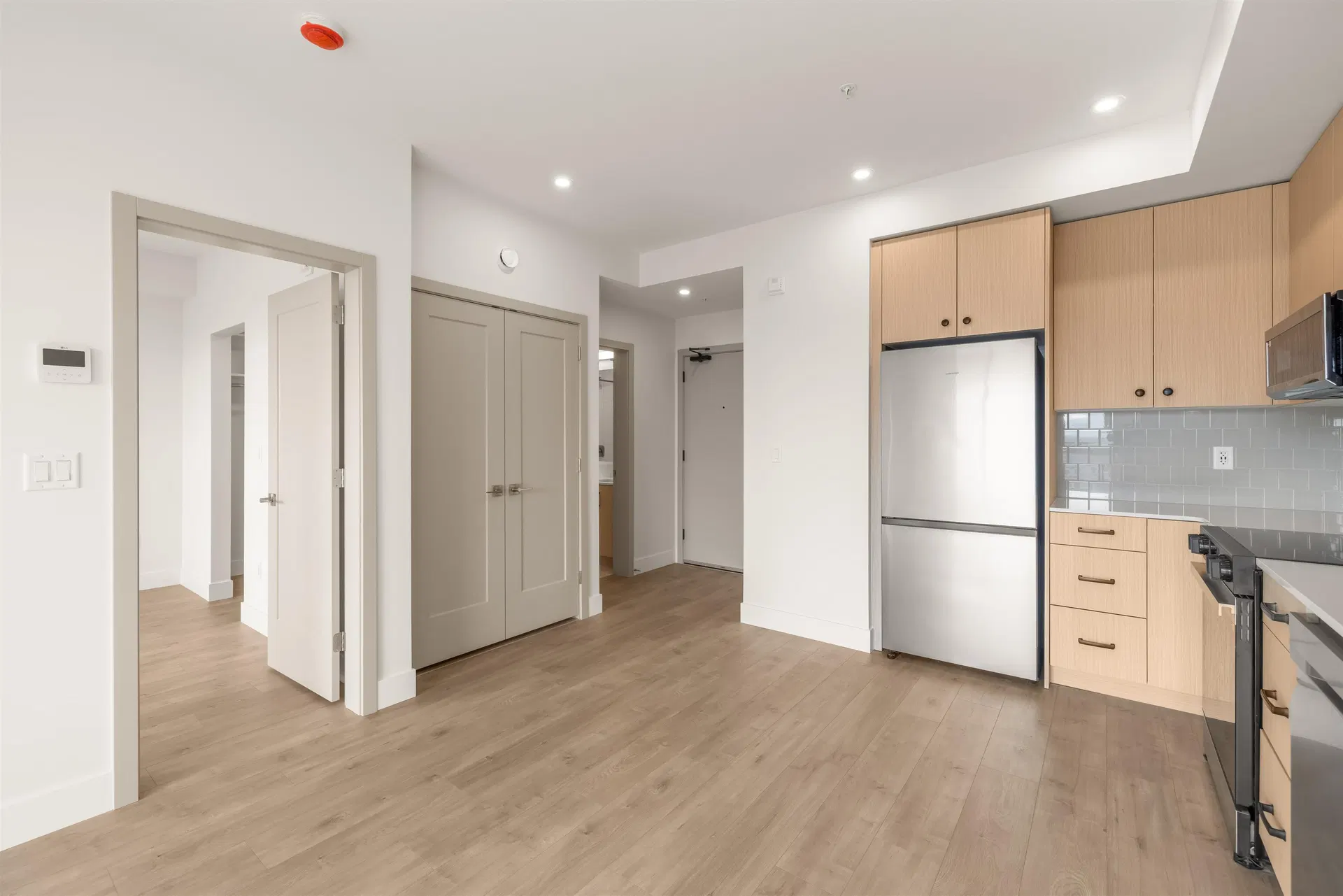 Photo 4 of 19 at #311 – 32528 Simon Avenue