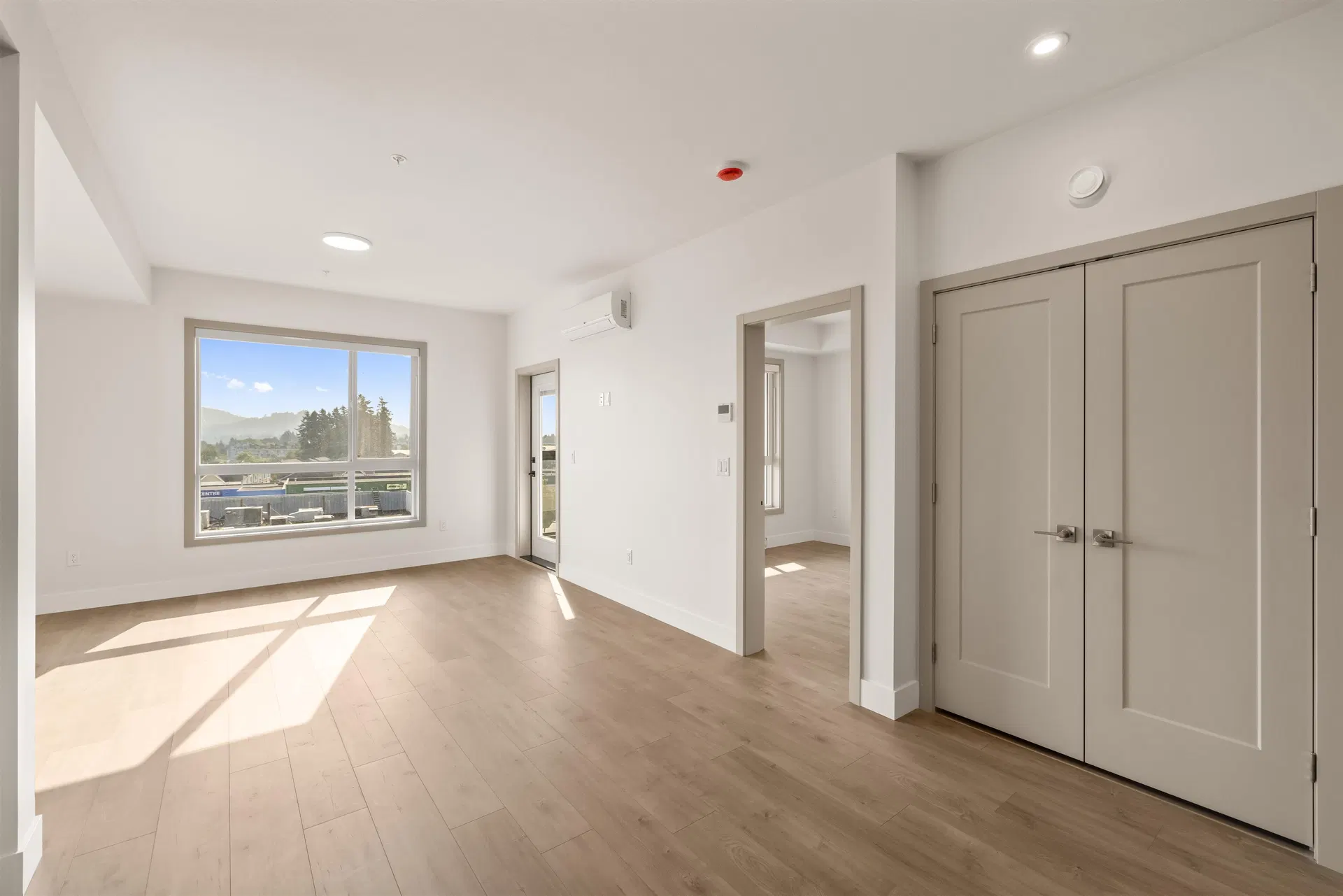 Photo 5 of 19 at #311 – 32528 Simon Avenue