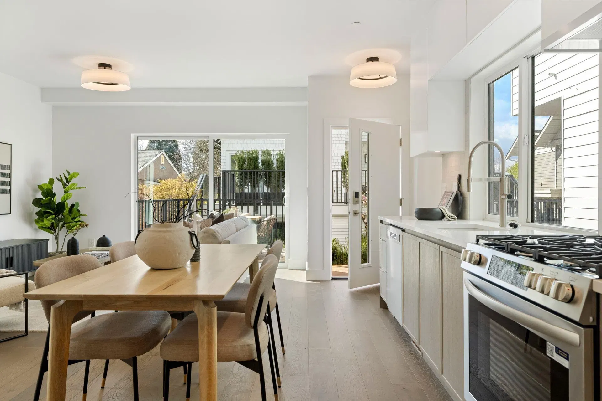 Photo 4 of 25 at #1 – 328 W 14th Street