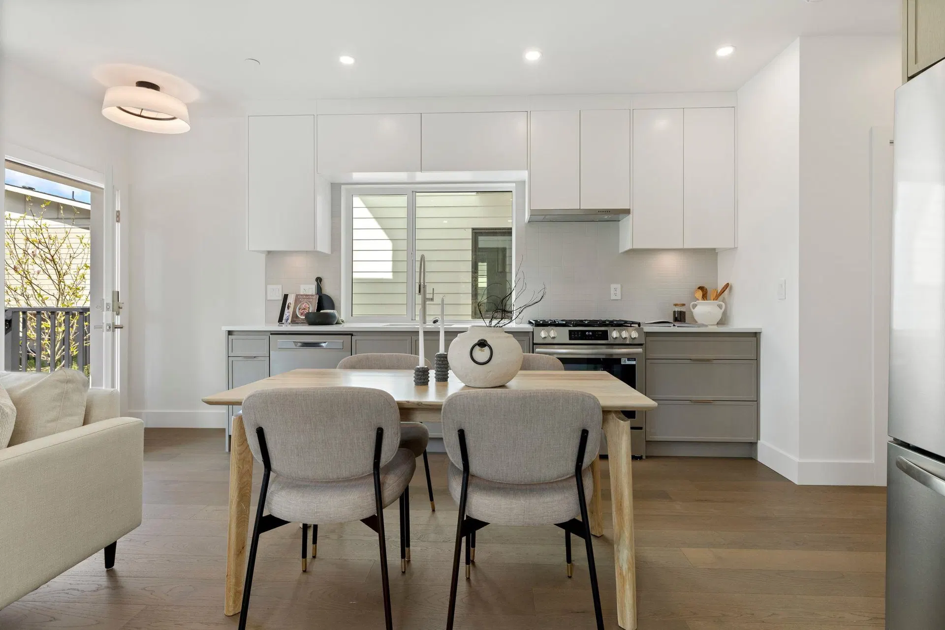 Photo 5 of 25 at #1 – 328 W 14th Street