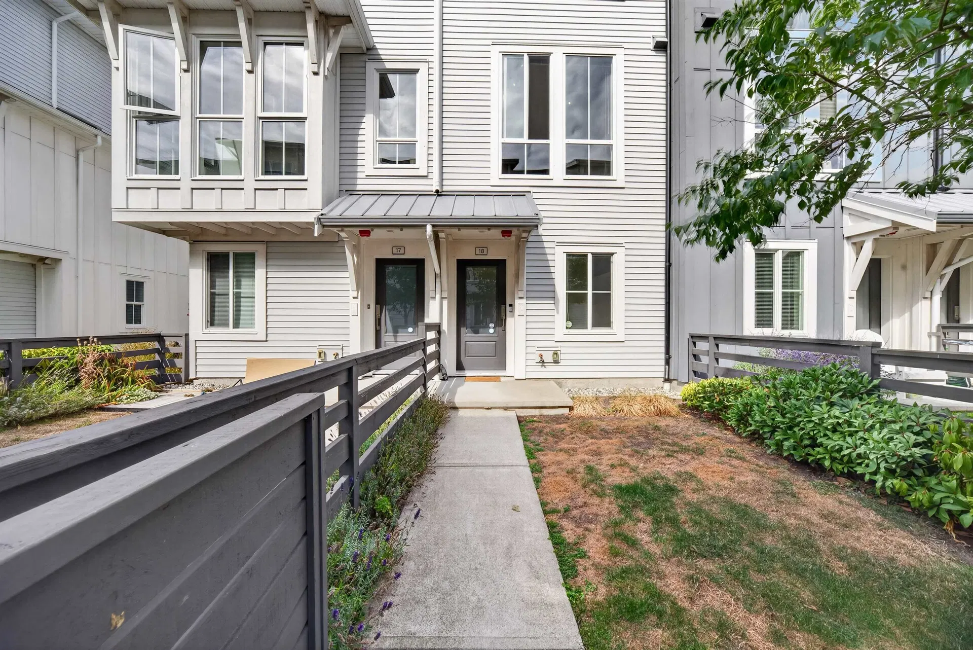 Photo 4 of 37 at #18 – 4716 Orca Way