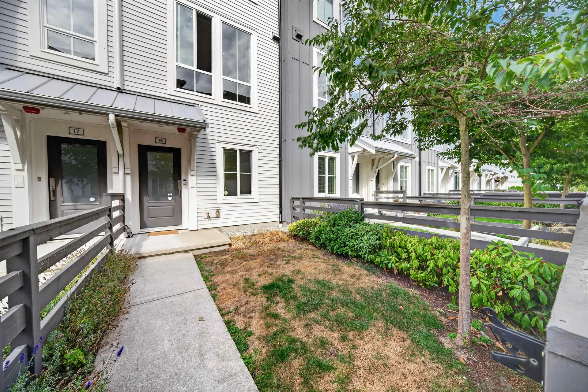 Photo 5 of 37 at #18 – 4716 Orca Way