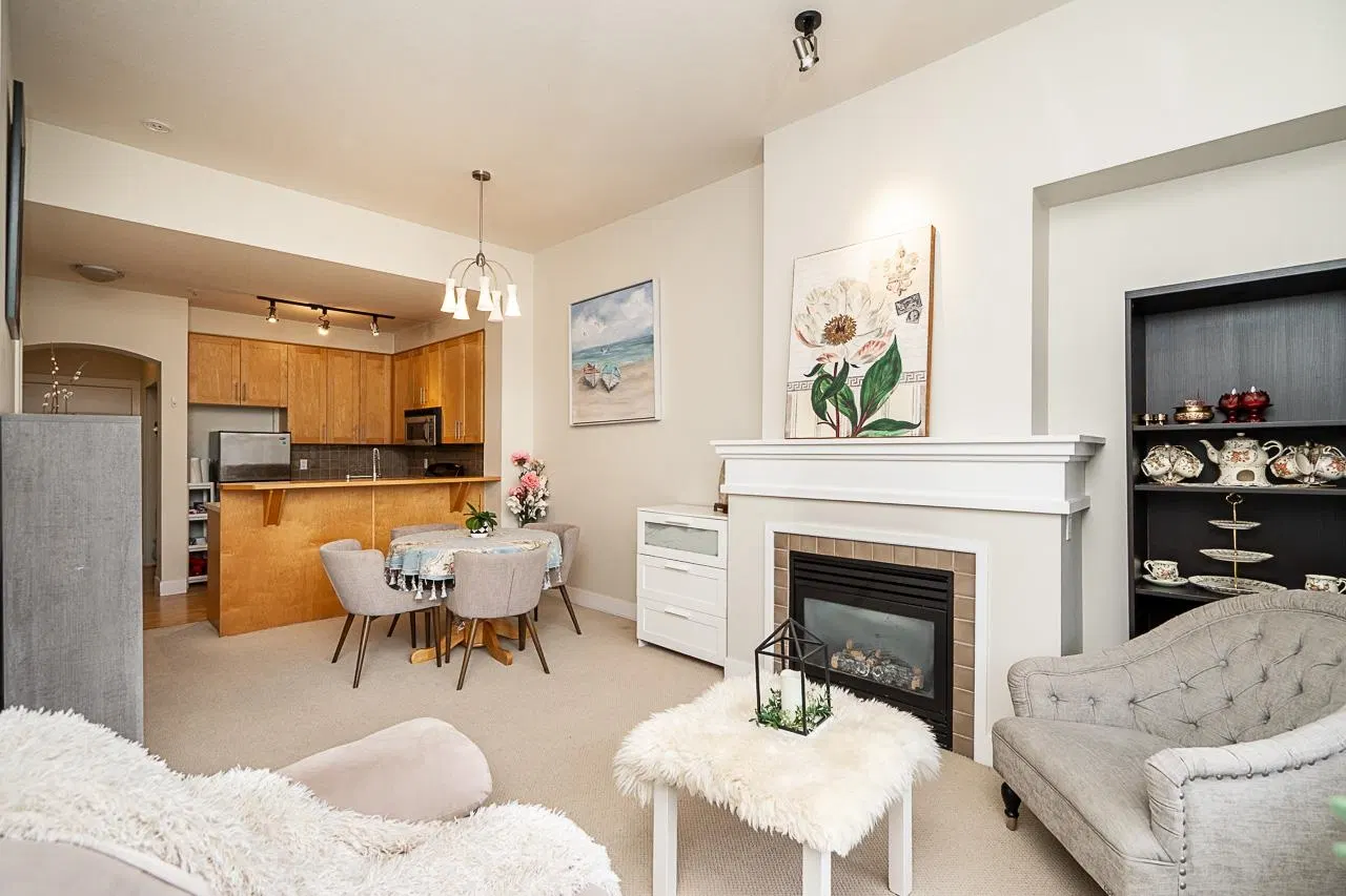 Photo 2 of 40 at #1406 – 4655 Valley Drive