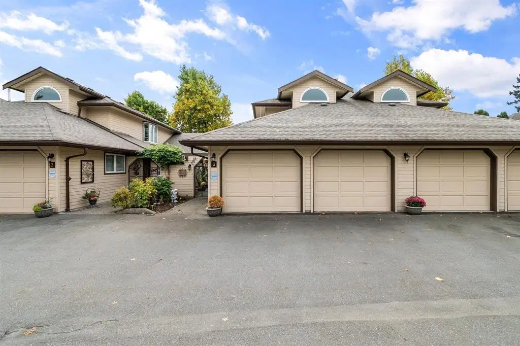 #3 – 9515 Woodbine Street