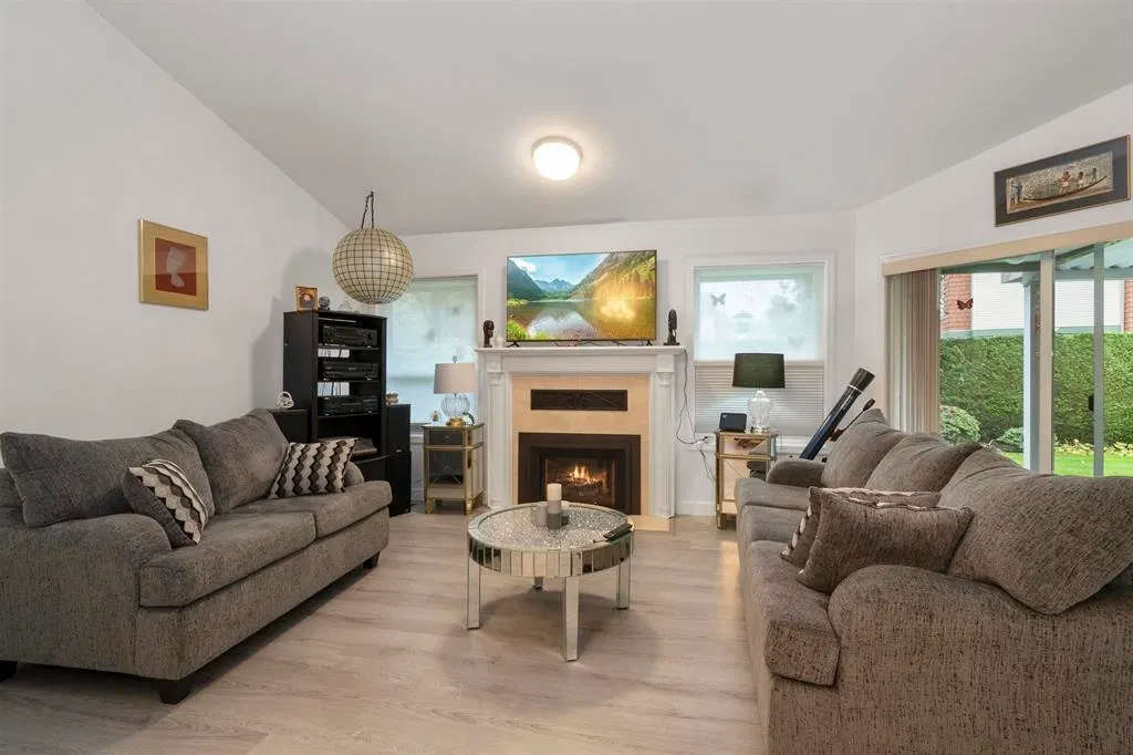 Photo 2 of 33 at #3 – 9515 Woodbine Street